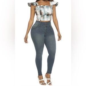 BNWT; Size 7; Classic Skinny Curvy BBL Jeans